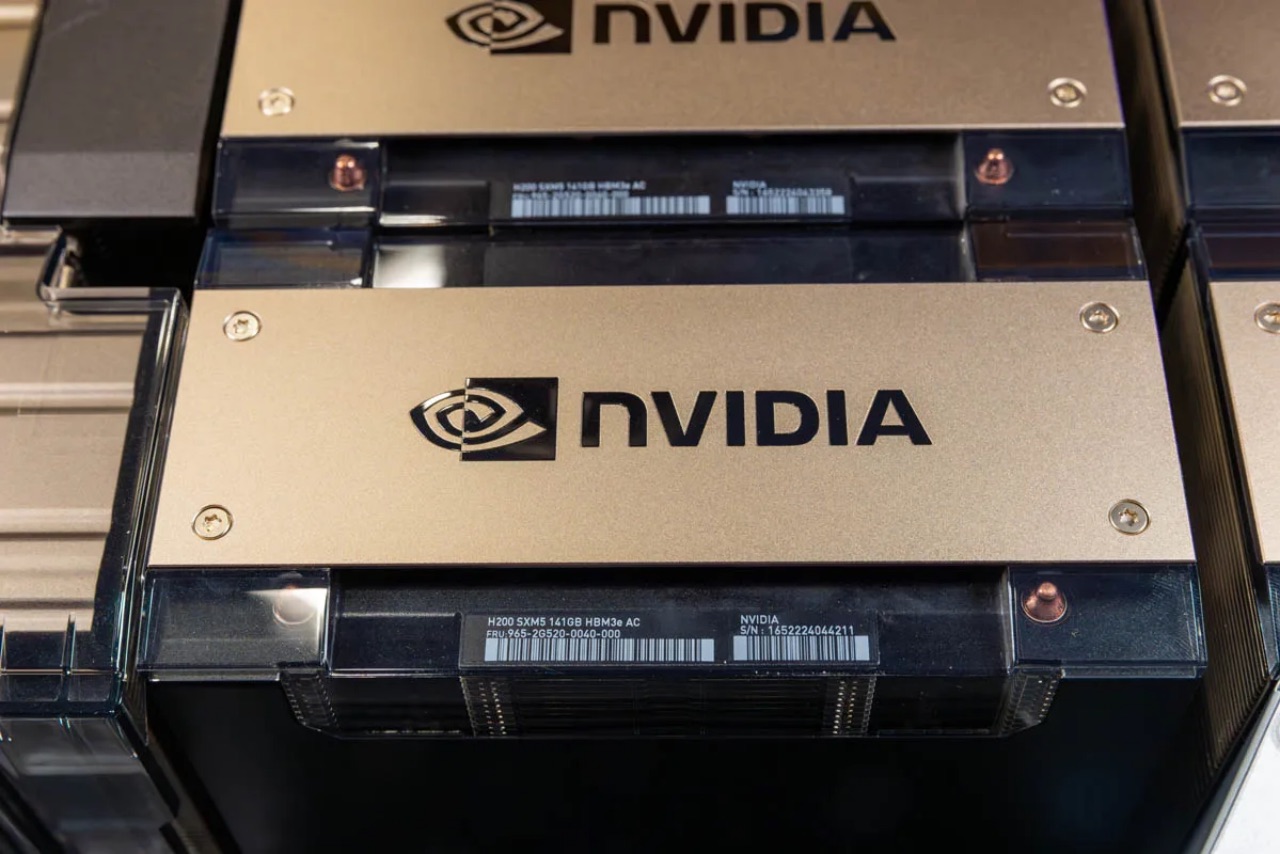 NVIDIA получила разрешение на экспорт H200 в Китай, но остаются барьеры