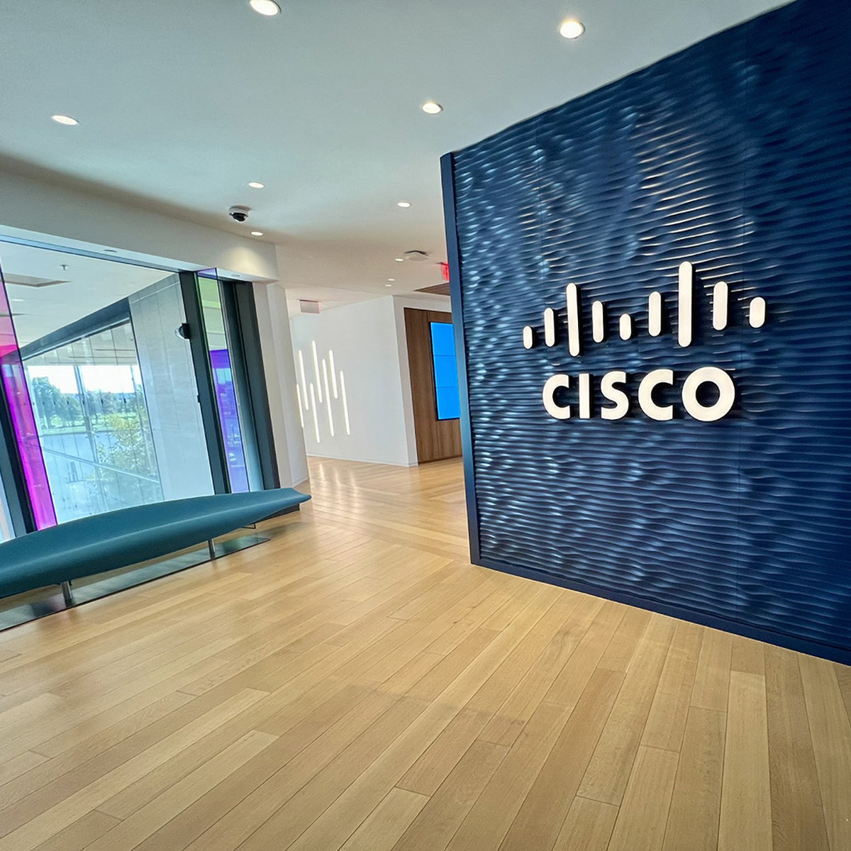Акции Cisco достигли уровня эпохи доткомов благодаря буму ИИ